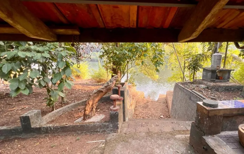 The Mana-Heritage Stay - Chengazhimattam Mana Kottayam 0*,